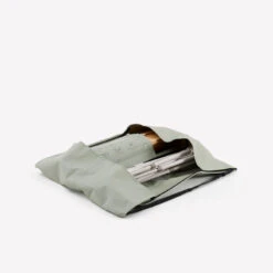 Quechua TABLE DE CAMPING COMPACTE 4/6 PERSONNES - PLATEAU BOIS - POCHE DE RANGEMENT 13 Quechua TABLE DE CAMPING COMPACTE 4/6 PERSONNES - PLATEAU BOIS - POCHE DE RANGEMENT -Plein Air Fournitures Boutique table de camping compacte 46 personnes plateau bois poche de rangement 3